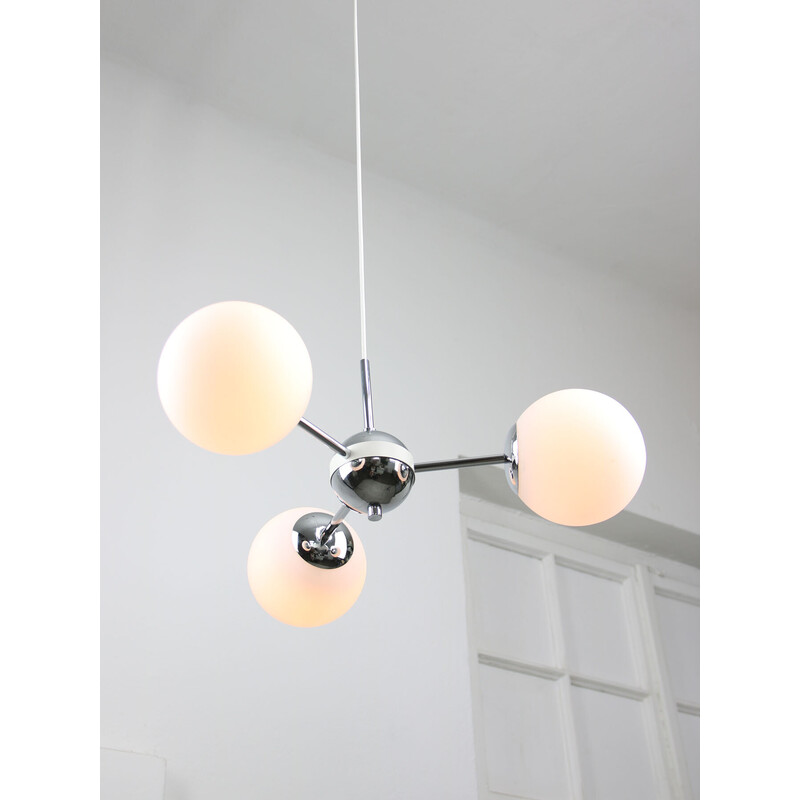 Vintage Sputnik chandelier in chrome and opaline, Italy 1970