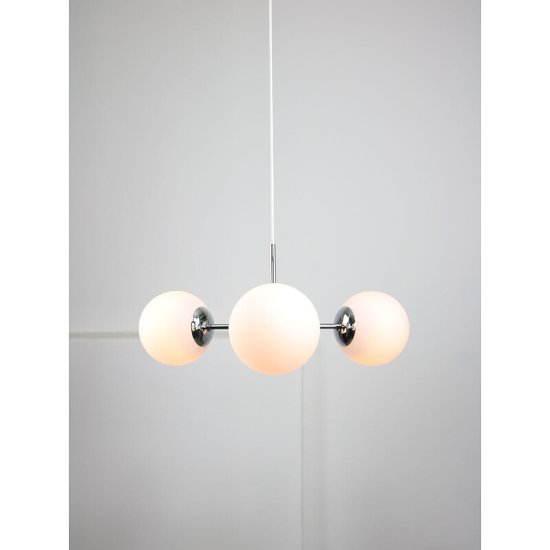 Vintage Sputnik chandelier in chrome and opaline, Italy 1970