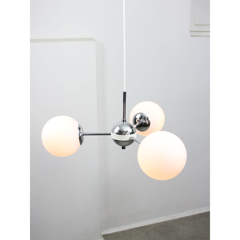 Vintage Sputnik chandelier in chrome and opaline, Italy 1970