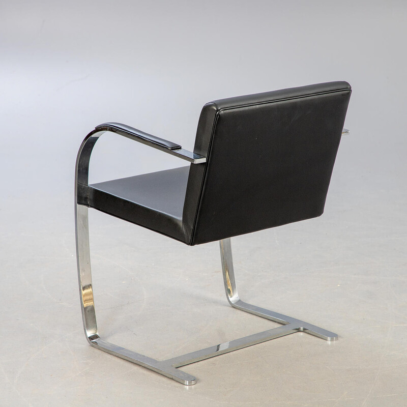 Fauteuil vintage 'Brno' en acier tubulaire chromé et cuir de Ludwig Mies van der Rohe pour Knoll International