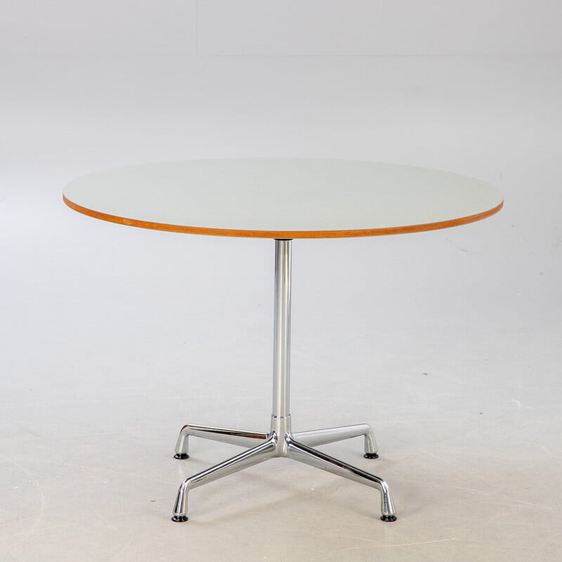 Ronde vintage tafel van Charles en Ray Eames voor Vitra