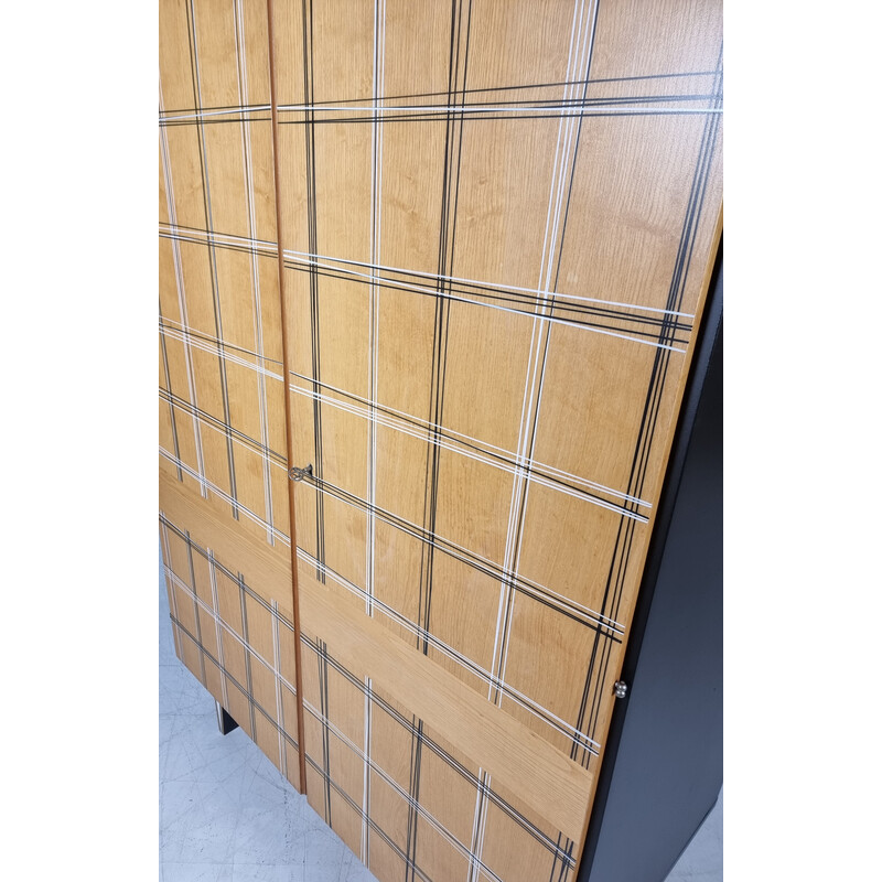 Dekorierter Holzschrank im Vintage-Stil, 1970