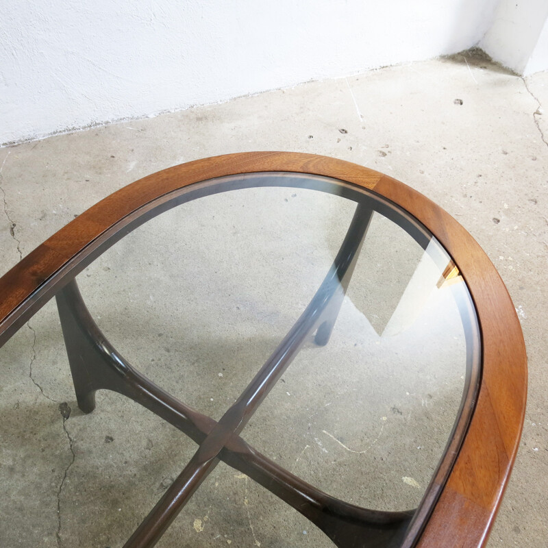 Table basse ovale "larme" de Stonehill - 1960