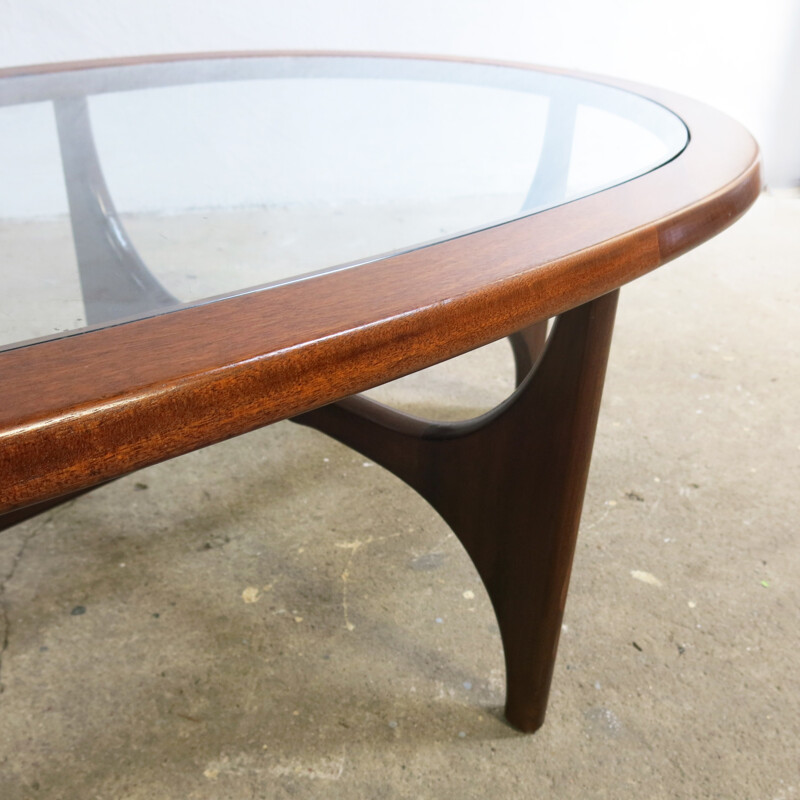 Tear-drop oval Coffee Table by Stonehill - 1960s