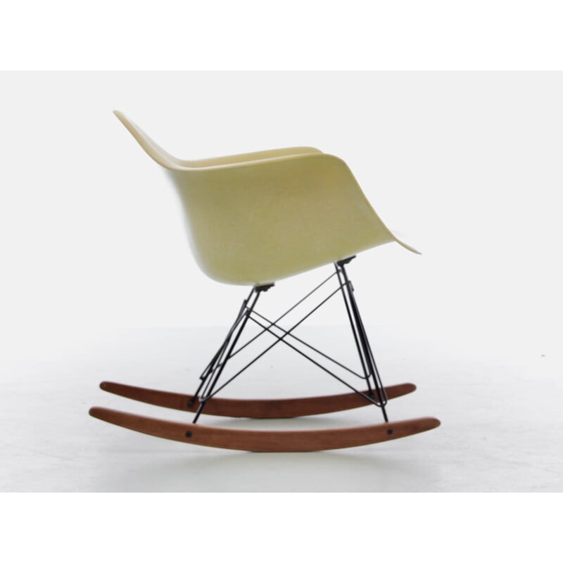 Cadeira de baloiço "Rar" vintage em fibra de vidro amarela de Charles Eames, 1950