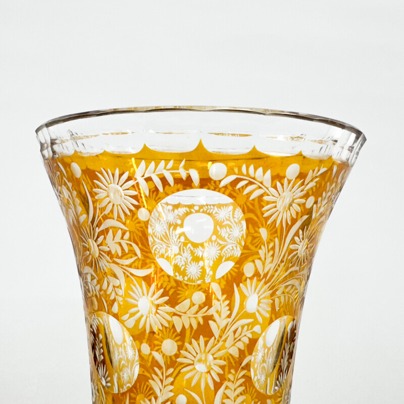 Vase vintage en verre clair avec motif floral, Tchécoslovaquie