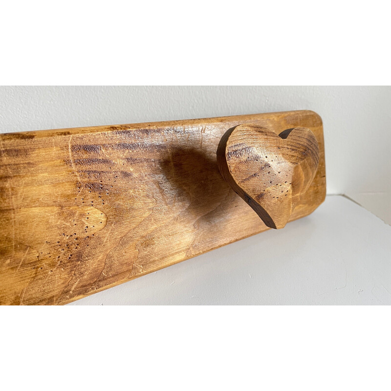 Porte-manteau vintage en bois ciré rempli de poésie, 1990