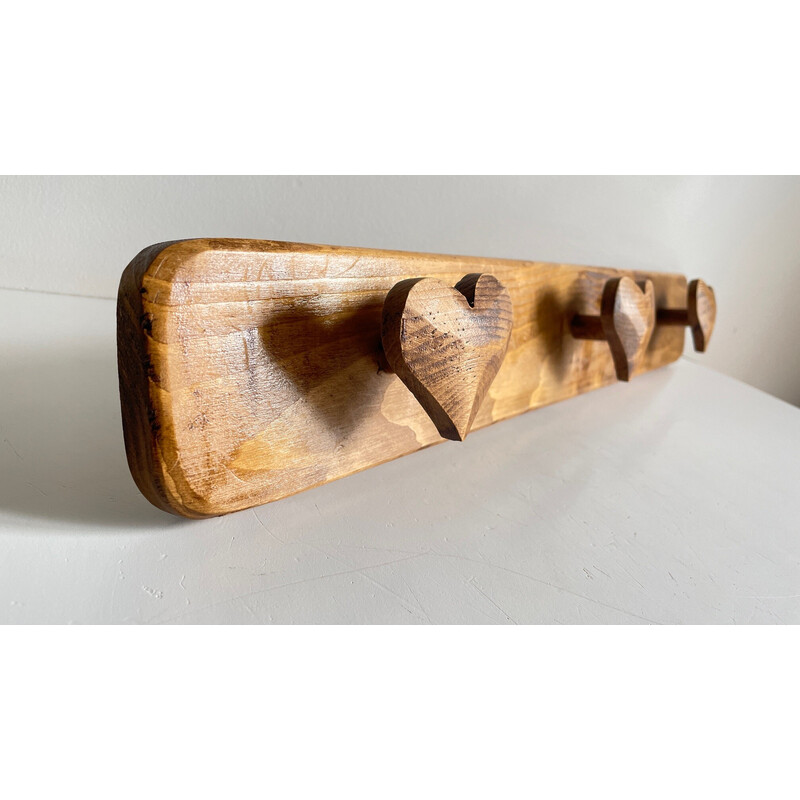 Porte-manteau vintage en bois ciré rempli de poésie, 1990