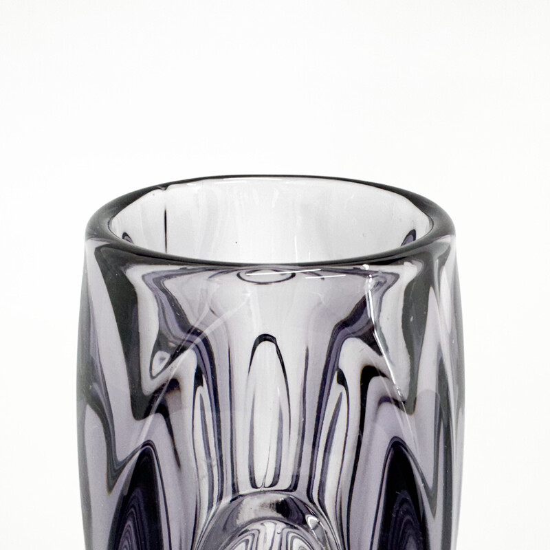 Jarrón de cristal vintage de Rudolf Schrotter para Rosice Glassworks, Checoslovaquia 1950