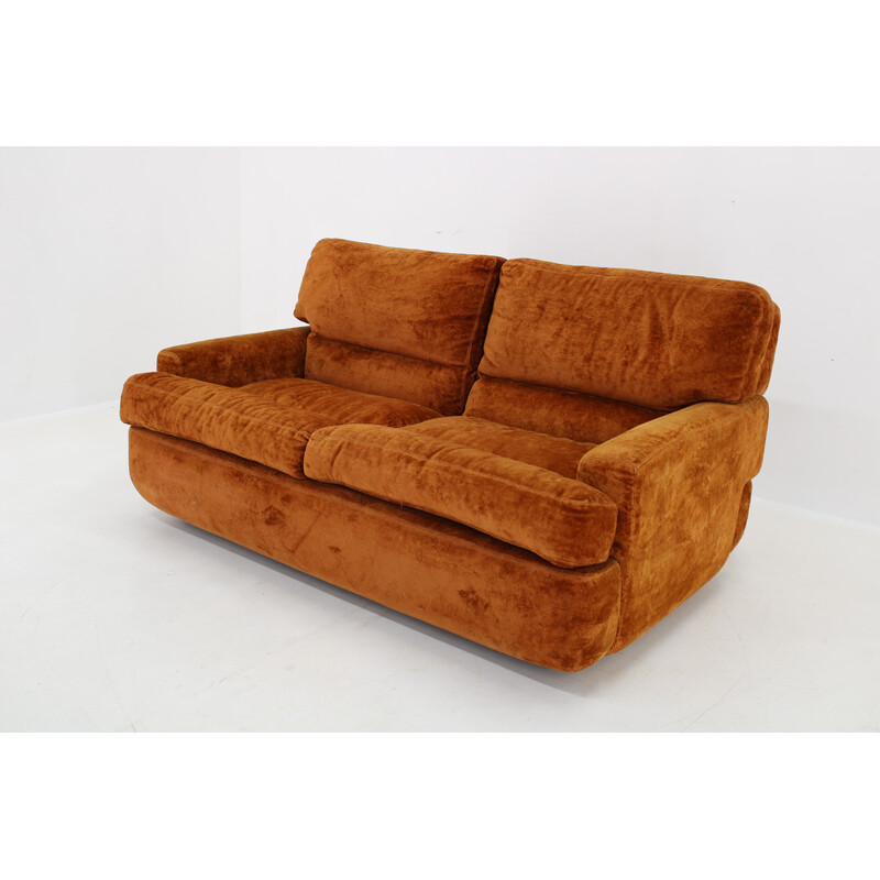 Vintage 2-seater velvet sofa for Saporiti, Italy 1970