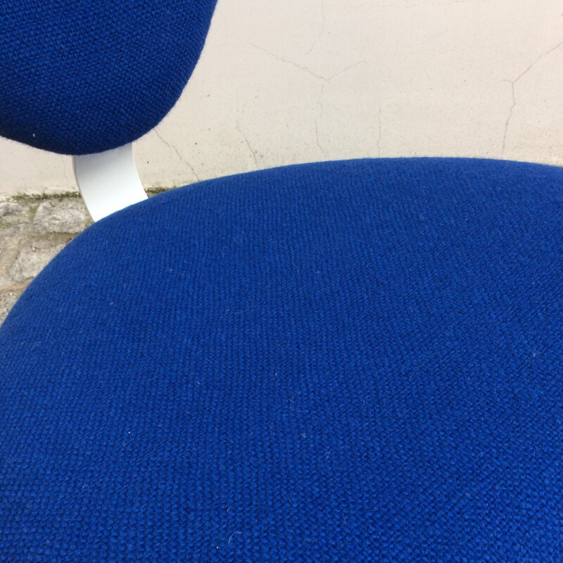 A pair of blue low chairs in steel produced by Vega - 1980s