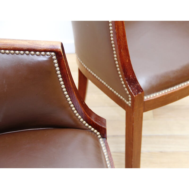 Pair of vintage barrel armchairs in varnished wood and brown leather