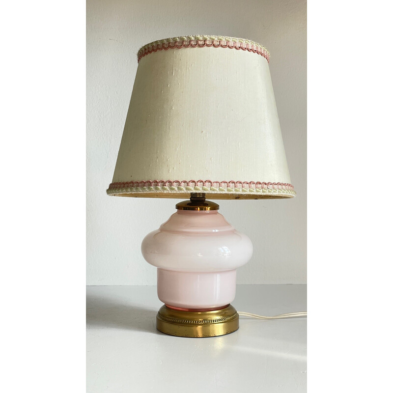 Lampe vintage en verre opalin et laiton