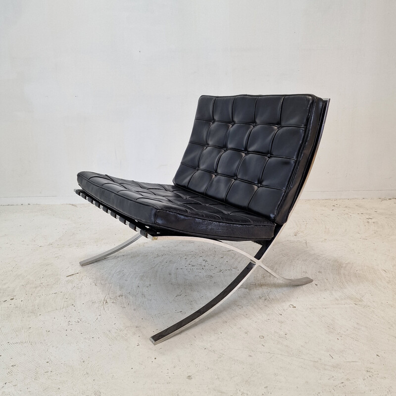 Vintage Barcelona fauteuil met roestvrij staal en zwart leren voetenbankje van Mies Van der Rohe voor Knoll, 1970