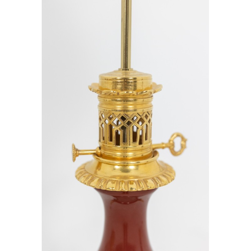 Pareja de lámparas antiguas de bronce y porcelana roja oxblood, 1880