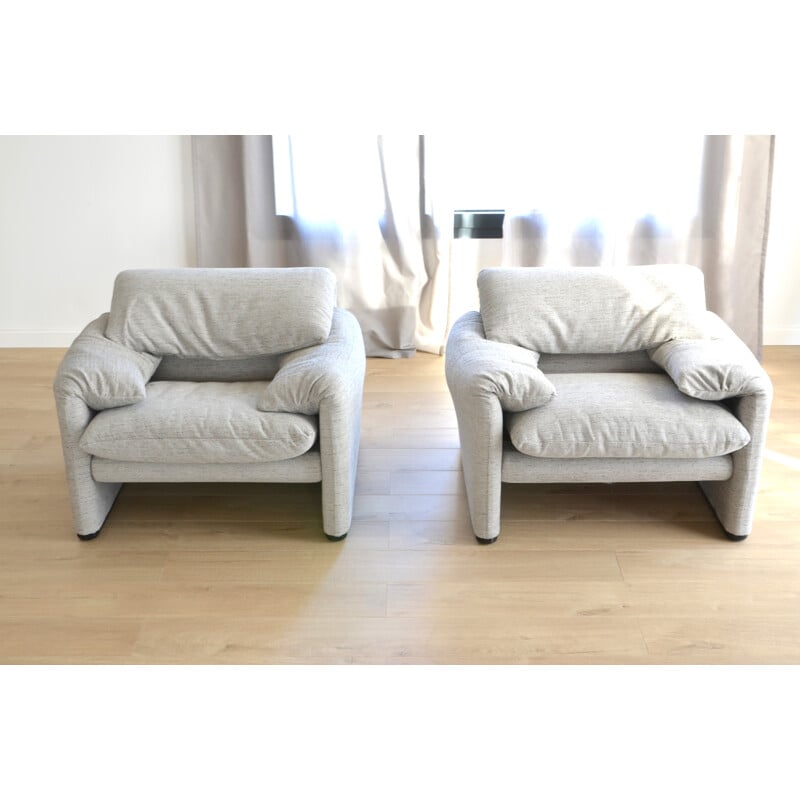 Pair of "Maralunga" armchairs by Vico Magistretti, Cassina edition - 1990s