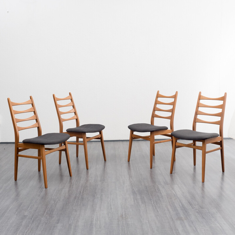 Suite de 4 chaises classiques, grises, en hêtre massif - 1960
