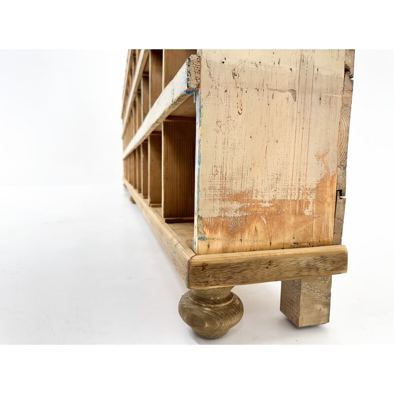 Armoire industrielle vintage en bois avec 52 compartiments