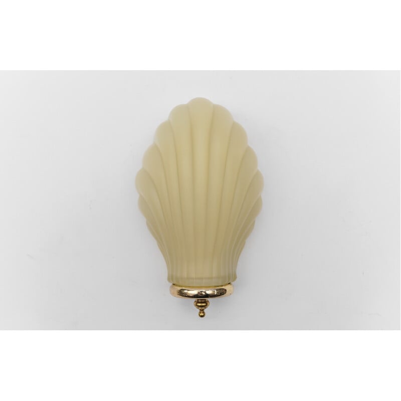 Vintage shell-shaped cream satin glass wall lamp, Italy 1960