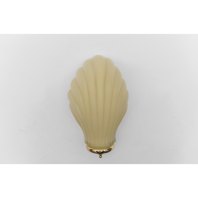 Vintage shell-shaped cream satin glass wall lamp, Italy 1960