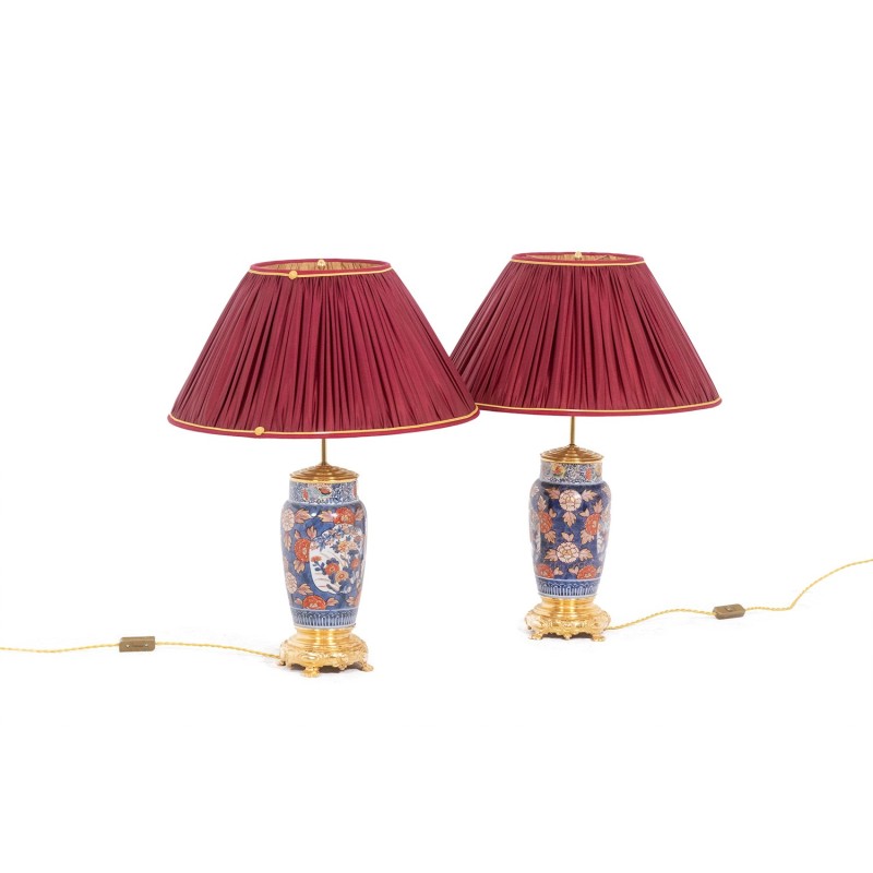 Pair of vintage lamps in Imari porcelain and gilded bronze decorated with flowers, France 1880