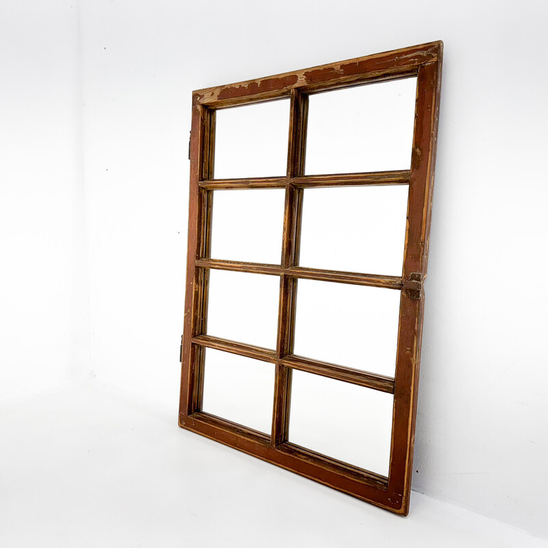 Paar vintage houten ramen omgetoverd tot spiegels