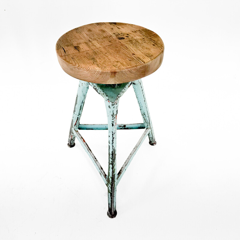 Tabouret industriel vintage tripode en acier et bois, Tchécoslovaquie 1950