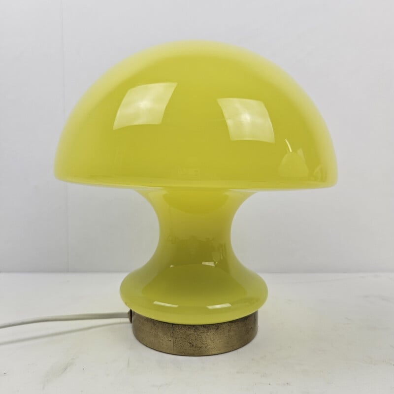 Lampada da tavolo vintage "Mushroom" in vetro opalino e ottone, Italia 1970
