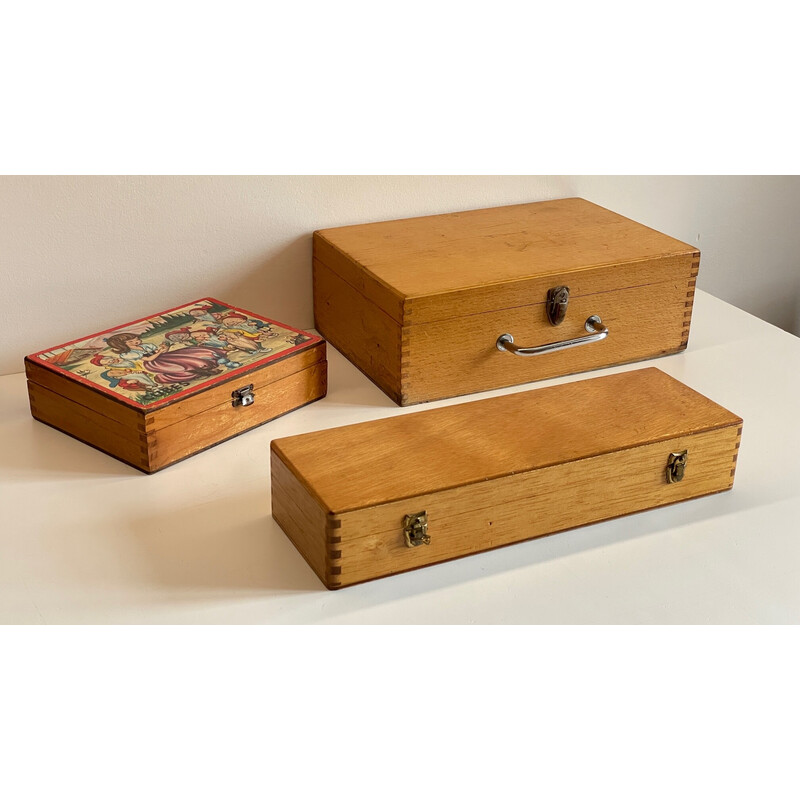 Conjunto de 3 arcas vintage de madeira em cauda de andorinha