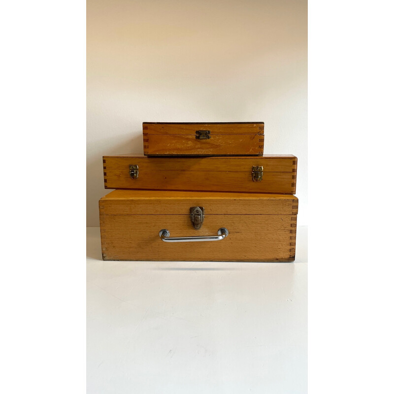 Conjunto de 3 arcas vintage de madeira em cauda de andorinha