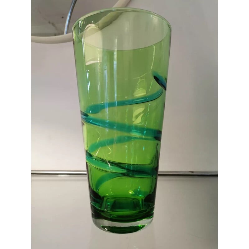 Jarra vintage em vidro soprado verde com espiral turquesa