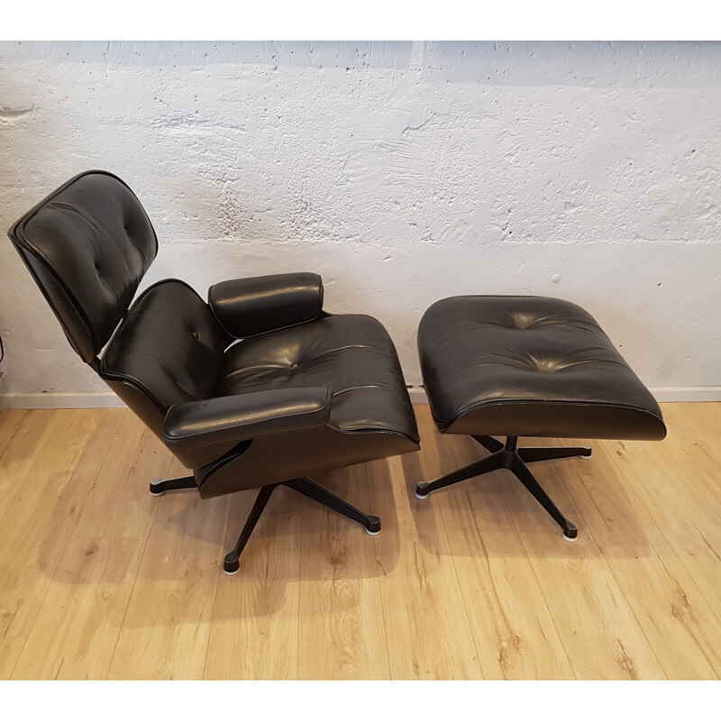 Set of an armchair and ottoman by Charles and Ray Eames produced by Mobilier International - 1980s