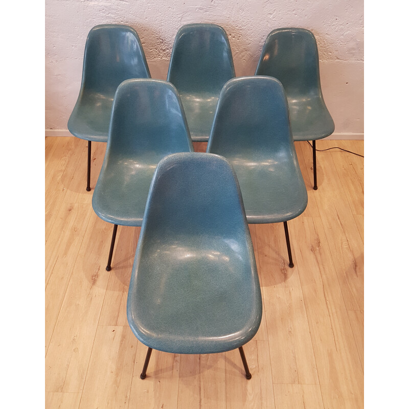Suite de 6 chaises bleu jean de Charles & Ray Eames pour Vitra 1960