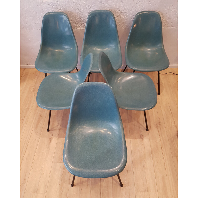 Suite de 6 chaises bleu jean de Charles & Ray Eames pour Vitra 1960