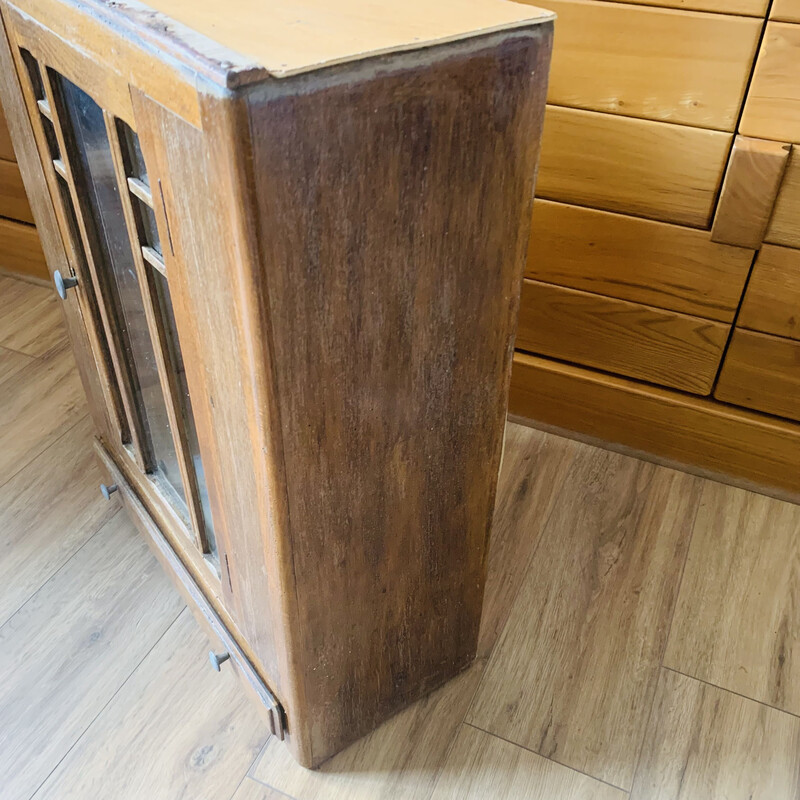 Armoire à pharmacie vintage en bois et vitres