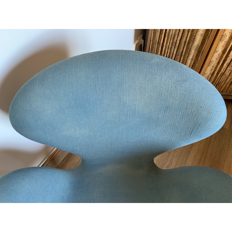 Fauteuil vintage Swan en tissu bleu clair par Arne Jacobsen pour Fritz Hansen