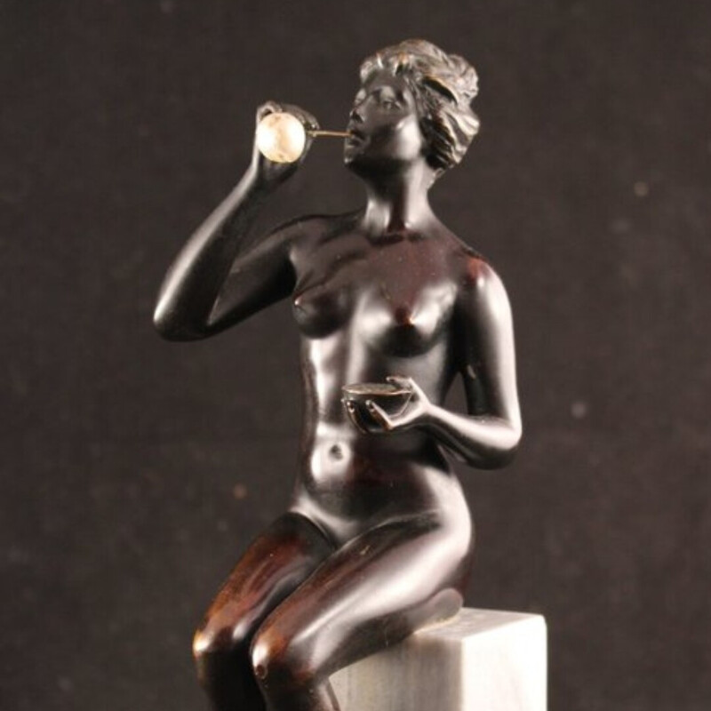 Jugendstil-Skulptur "Frau, die Seifenblasen bläst" aus Bronze und Marmor, 1920