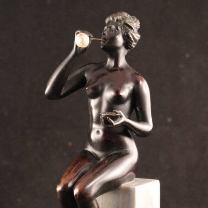 Sculpture vintage Art Nouveau "Femme soufflant des bulles" en bronze et marbre, 1920