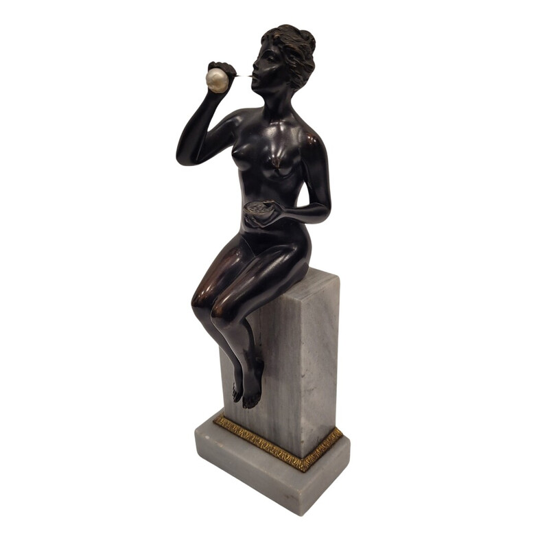 Sculpture vintage Art Nouveau "Femme soufflant des bulles" en bronze et marbre, 1920