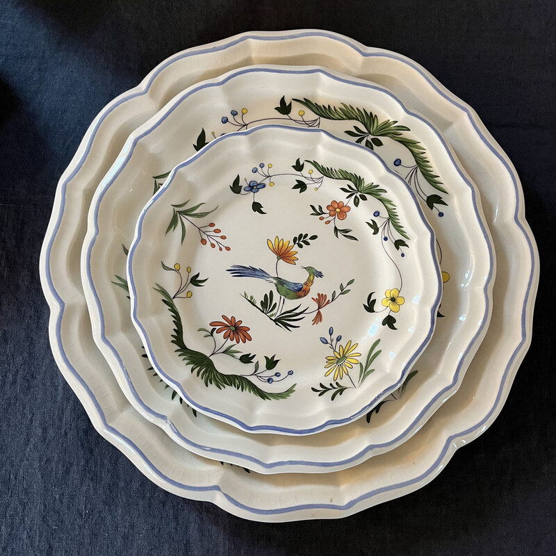 Set of 18 vintage Gien tableware decorated with a bird motif