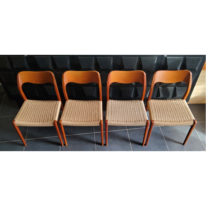 Set of 4 vintage dining chairs model 71 in solid wood and paper cord by Niels Otto Møller, Denmark 1950