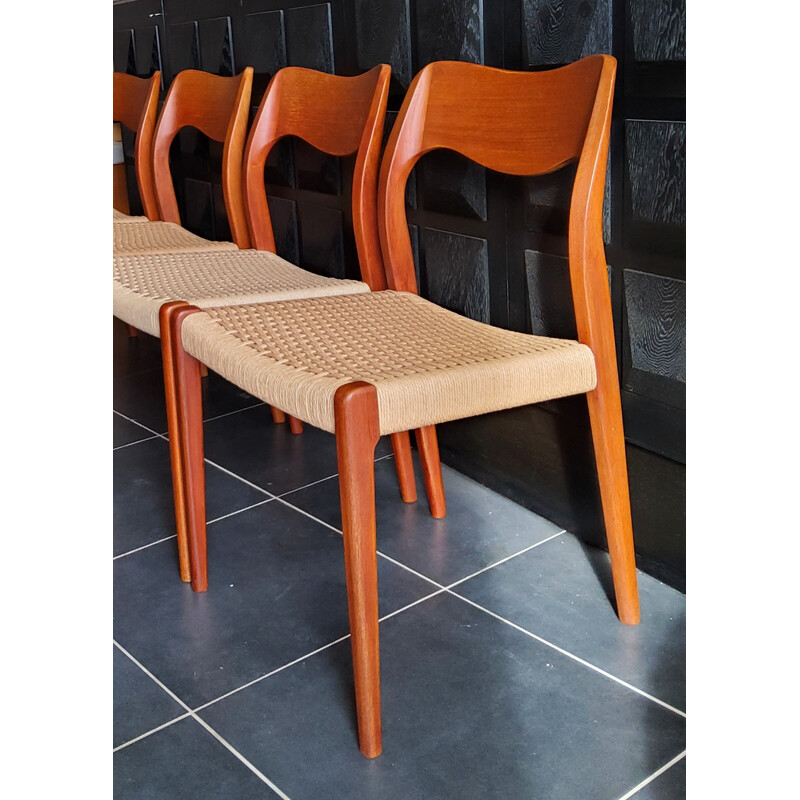 Set of 4 vintage dining chairs model 71 in solid wood and paper cord by Niels Otto Møller, Denmark 1950