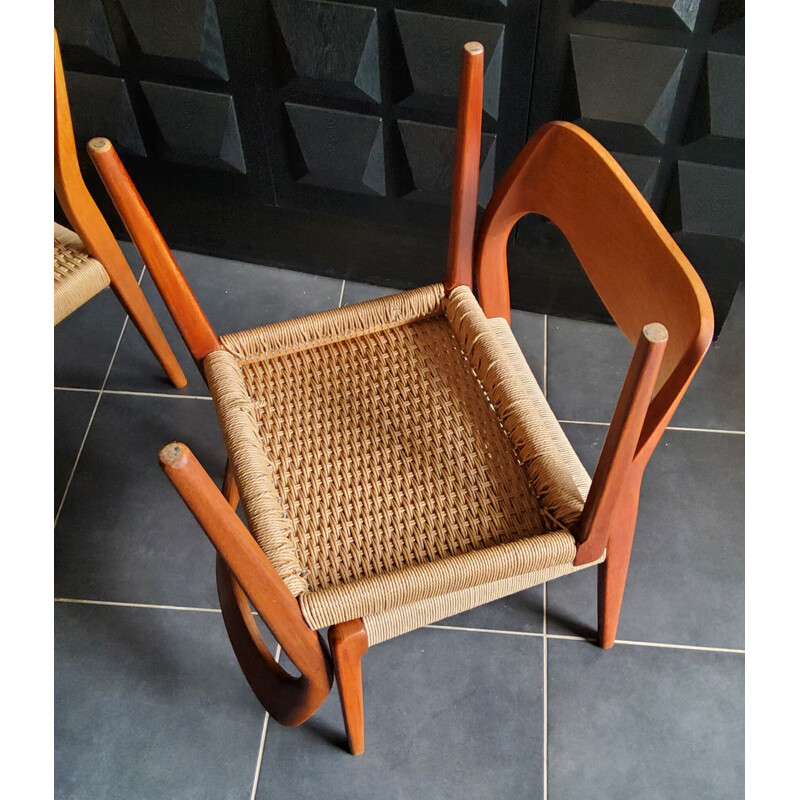 Set of 4 vintage dining chairs model 71 in solid wood and paper cord by Niels Otto Møller, Denmark 1950