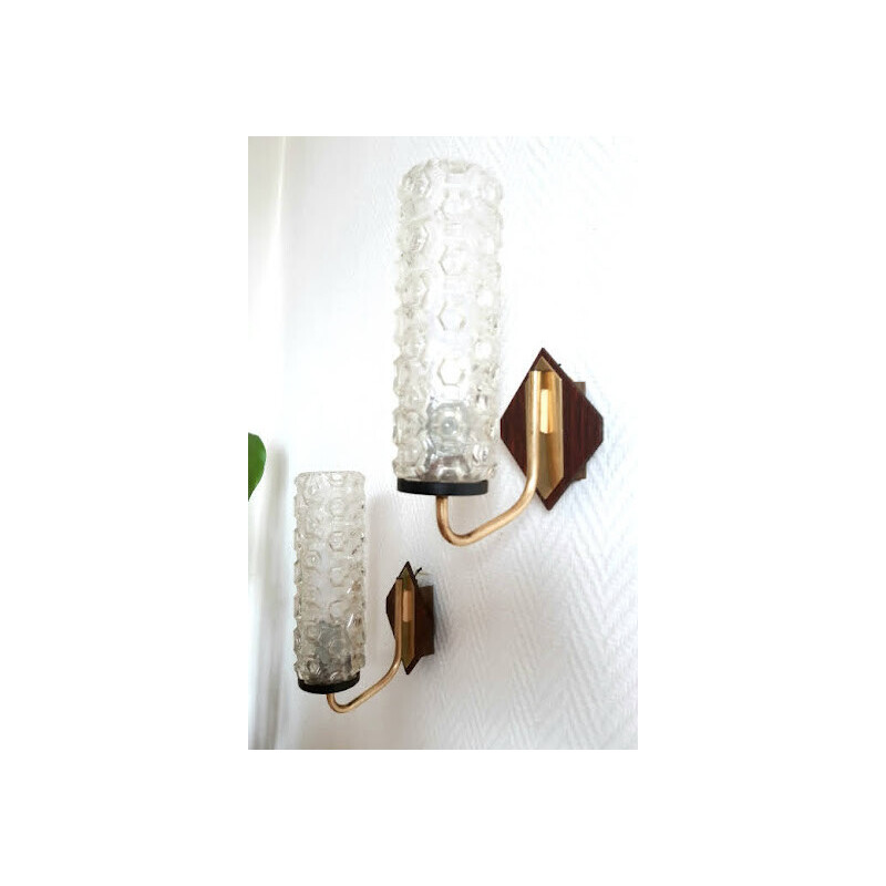 Pair of vintage wall lights in brass and structured molded glass, 1960