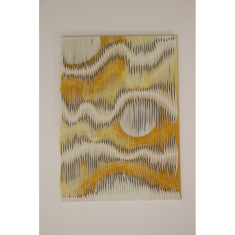 Quadro d'epoca con effetto onda e rilievo mediante plissettatura nei toni del giallo