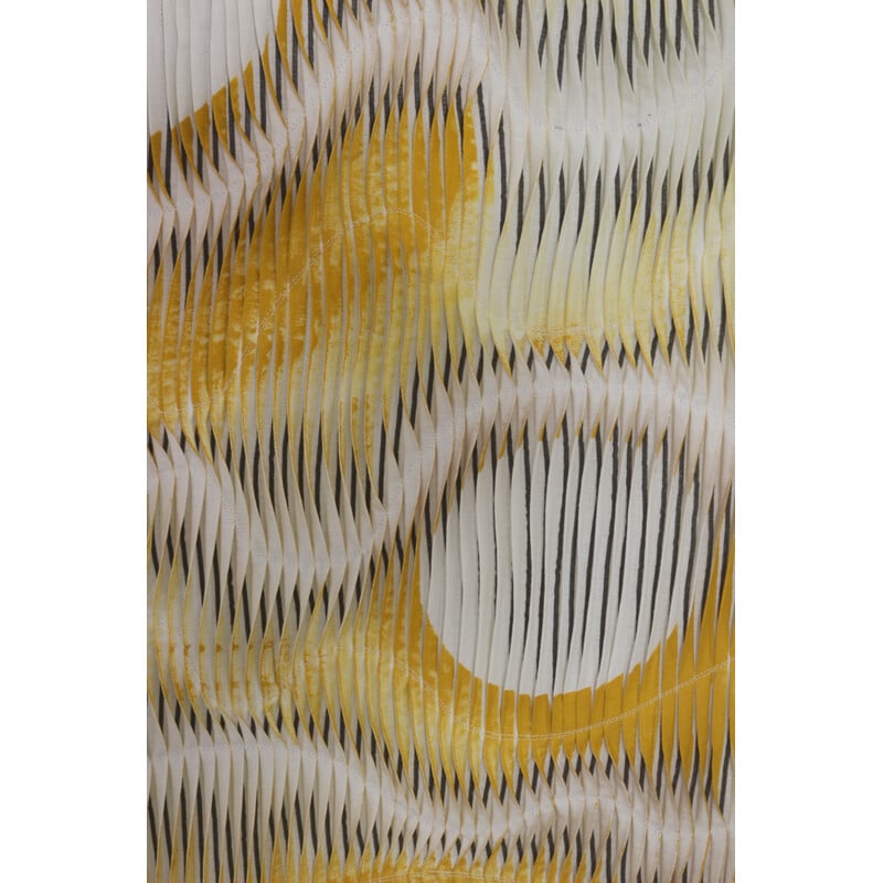Pintura vintage com efeito de onda e relevo por pregas em tons de amarelo