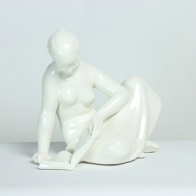 Escultura vintage de porcelana blanca para Jihokera, 1960