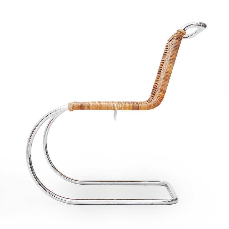 Juego de 4 sillas vintage MR10 de acero cromado y ratán tejido de Mies Van der Rohe, Italia 1990