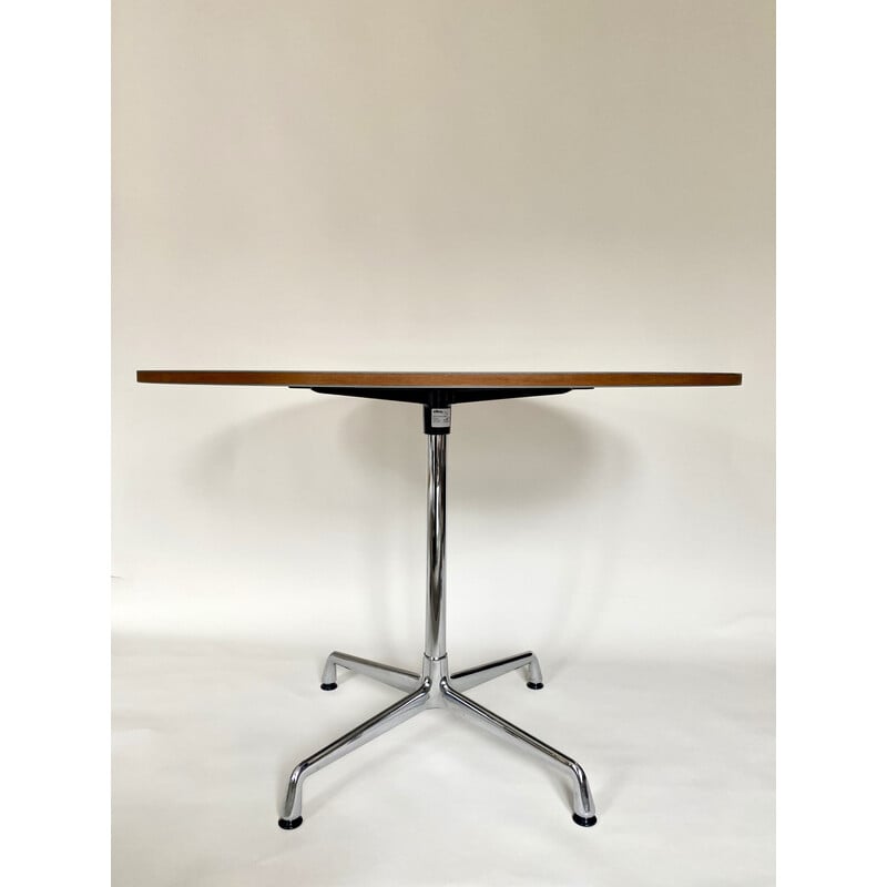 Mesa de comedor vintage en nogal y aluminio cromado de Eames para Vitra, 2018