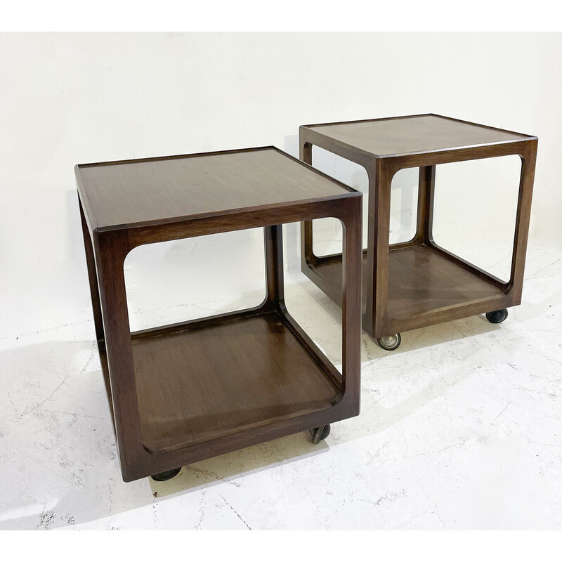 Par de mesas laterais de madeira vintage com rodízios, 1960